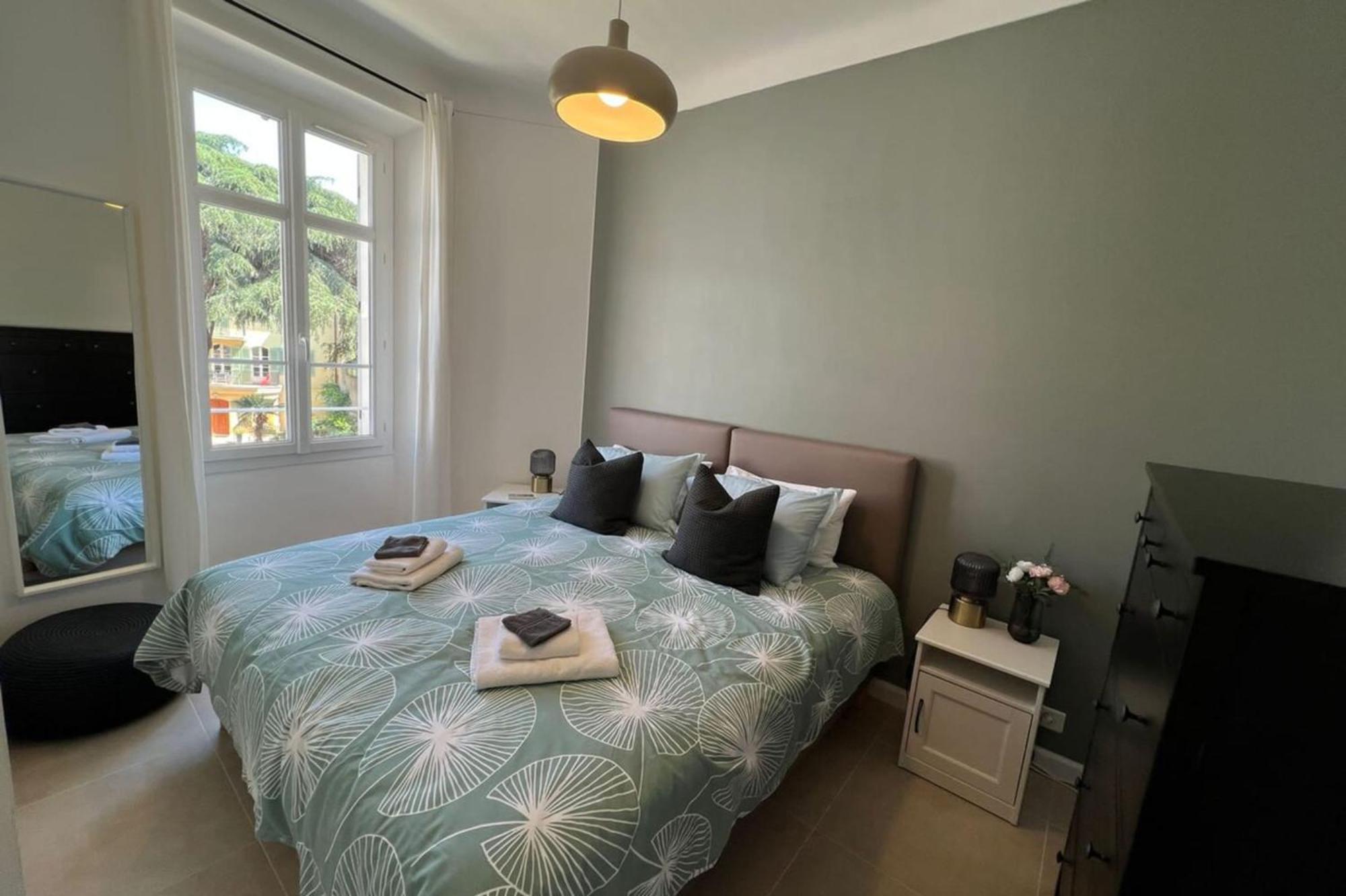 2 Bedrooms Meynadier At 2 Min Beachpalais Apartment *
